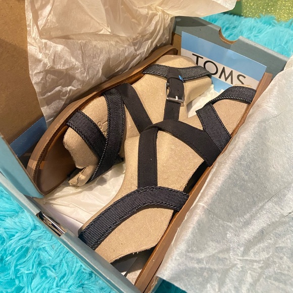 TOMS Black Canvas Denim Sandals - Picture 3 of 7